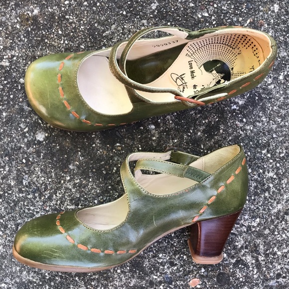 Heels - Picture 3 of 6